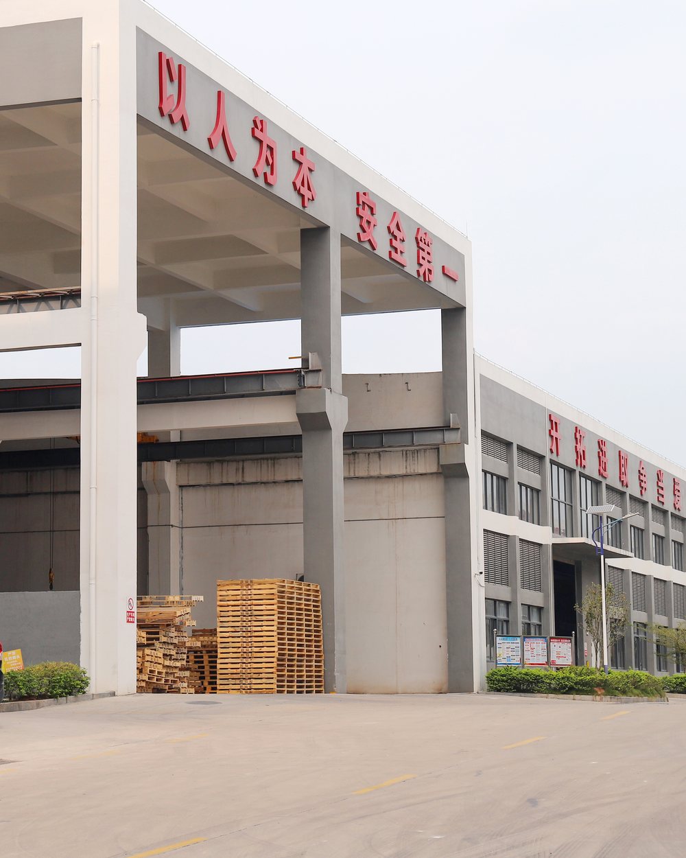 Production halls and pallet stacks at the OPALY plant in Yunfu, Guangdong